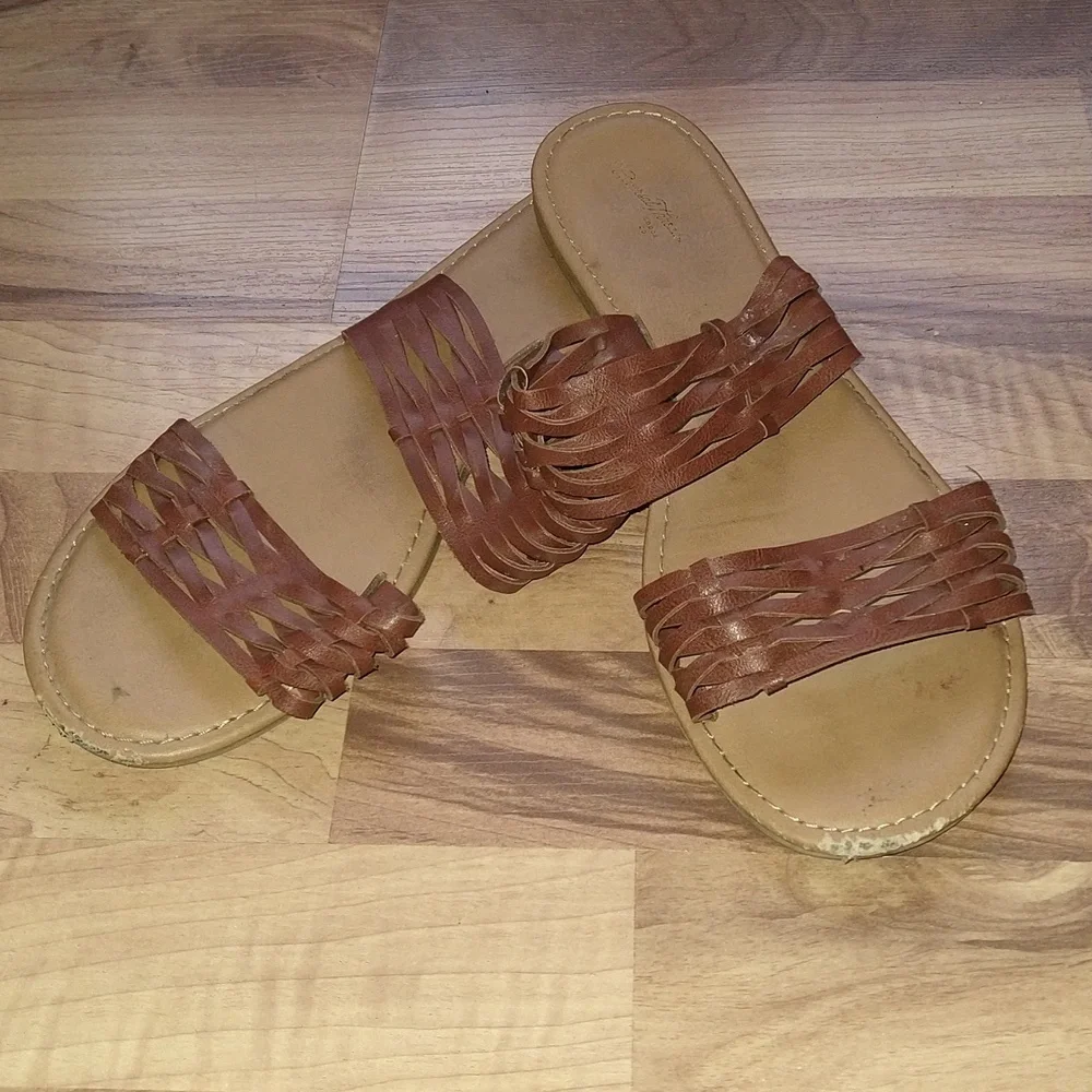 Universal Thread Sandals - Picture 2 of 5
